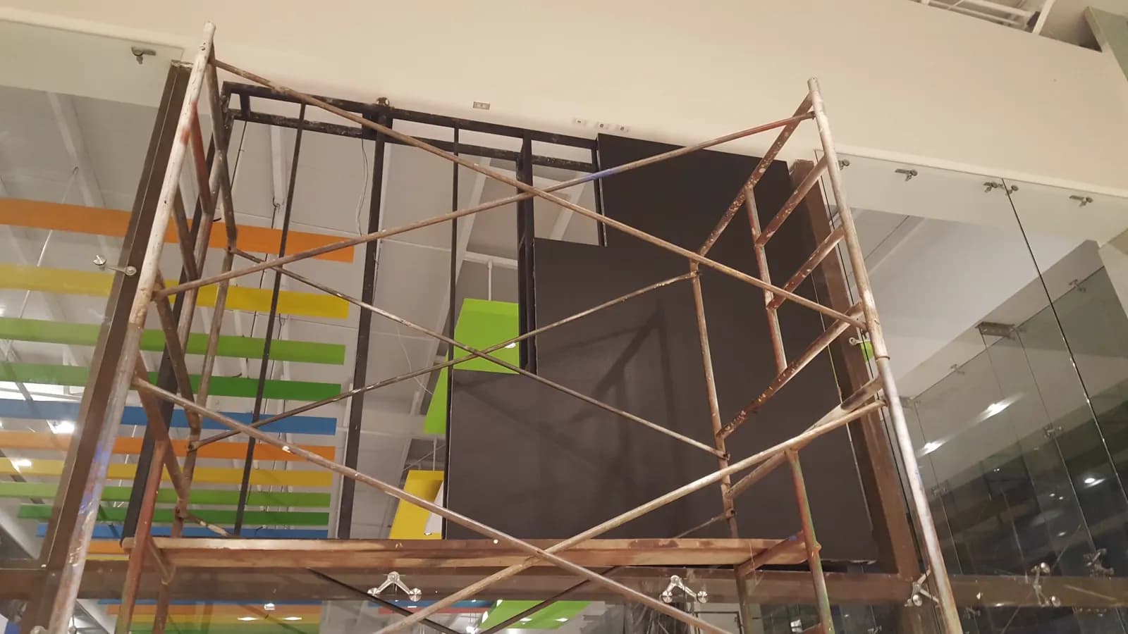 Detalle de la instalación en Centro Comercial Interplaza Xela