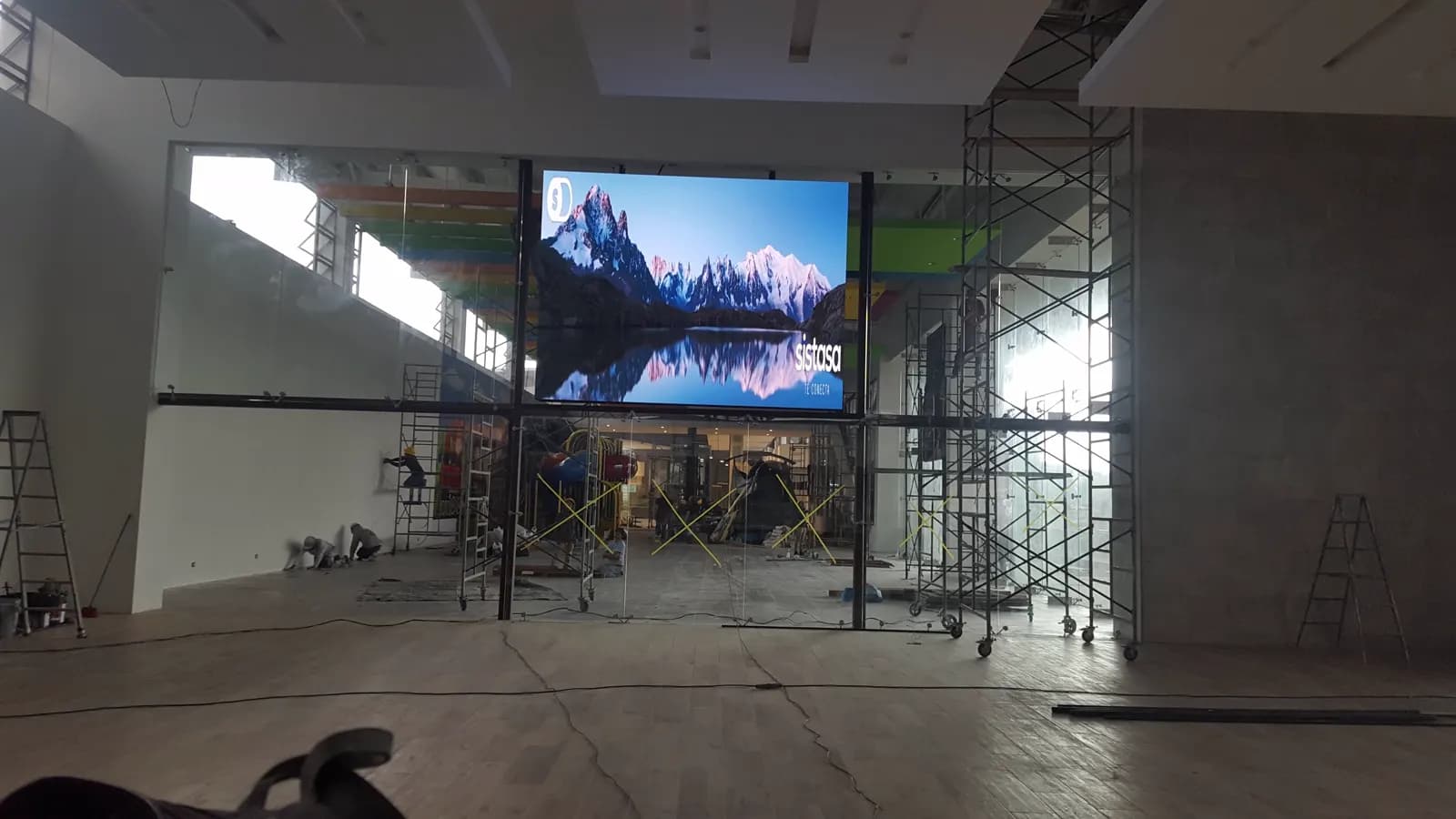 Detalle de la instalación en Centro Comercial Interplaza Xela