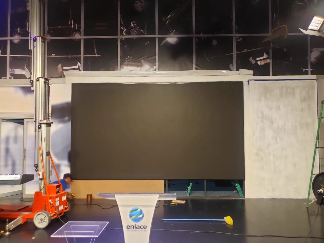 Pantalla LED instalada en Enlace TV, Costa Rica