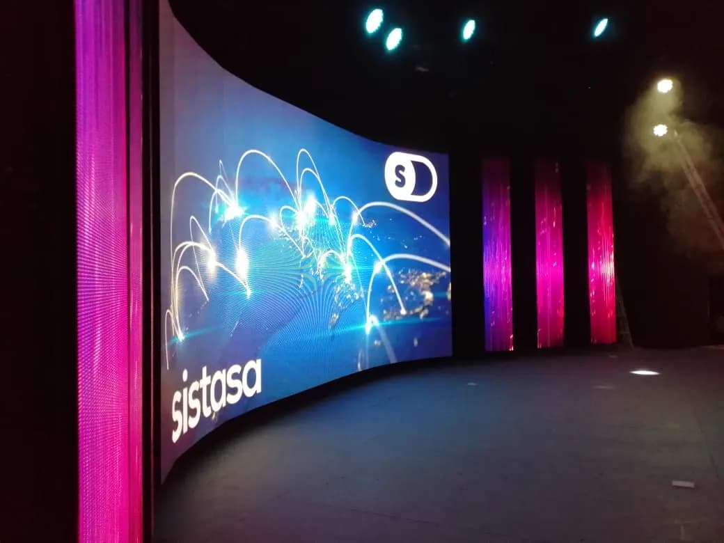 Pantalla LED instalada en Iglesia Más Vida, México